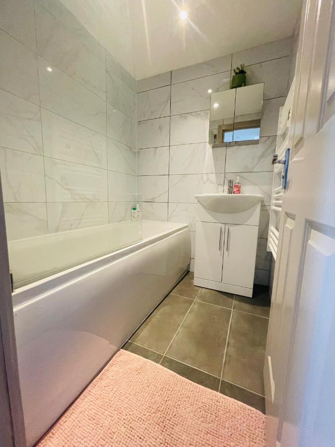 Lovely 1 Bedroom Apartment In Londra Exterior foto